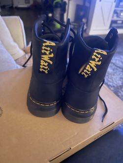 Dr Martins Women’s Size 9
