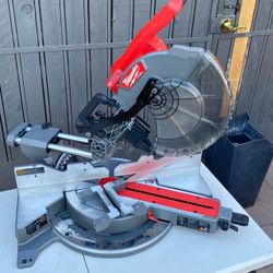 Milwaukee M18 FUEL 18V Lithium-Ion Brushless Cordless 12 in. Dual Bevel Sliding Compound Miter Saw (