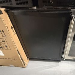 UHRE124-IS01A U-Line 24" Undercounter Refrigerator with BrightShield and Glass Shelves 1 Class Series - Reversible Hinge - Custom Panel