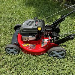 SNAPPER SELF PROPELLED POWERED BY POWERFUL BRIGGS AND STRATTON 725 EX SERIES 190cc/7.25 ft-lbs gross torque. PERFECT WORKING CONDITION WITH NO ISSUES.