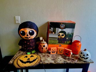 Lot of 6 Halloween  Fall Lighted Decorations Pumkin