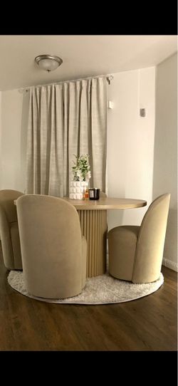 Diamond Sofa Siren Round Dining Table + 4 Kendall Swivel Chairs