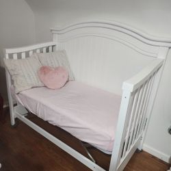 Baby  Crib-White (Combertible)