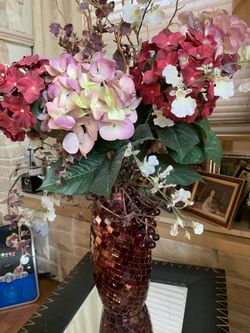 Decorating Vase Flowers Arrangement
