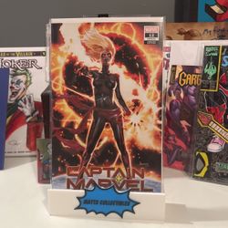 Captain Marvel #12 - Exclusive Variant