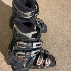 Like new ski boots NORDICA NEXT 67, BLUE, SKI/WALK, flex 60, size 24.0