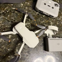 DJI Mini 2 Fly More Drone 