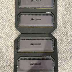 Corsair Dominator Platinum RGB 32GB (4x8GB) DDR4 3200MHz C16 Memory Kit
