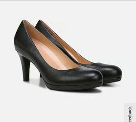 Naturalizer (Macy's) black pumps New sizes 6, 6.5, 7, 7.5 available