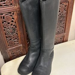UGG Seldon Tall Black Leather Riding Boots Rear Zipper1009201  Womens Size 7. Excellent condition check all pictures for more details