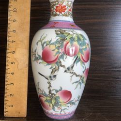 Chinese Famille Rose Porcelain Vase 