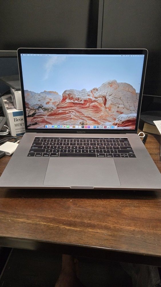 Like New!! Apple Macbook Pro - 15 Inch