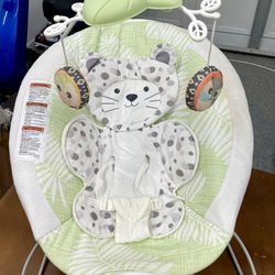 Comfortable Deluxe Baby Seat Bouncer with Soothing Sounds And Vibrations