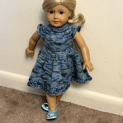 American Girl Doll With Tons Of Clothes/accessories