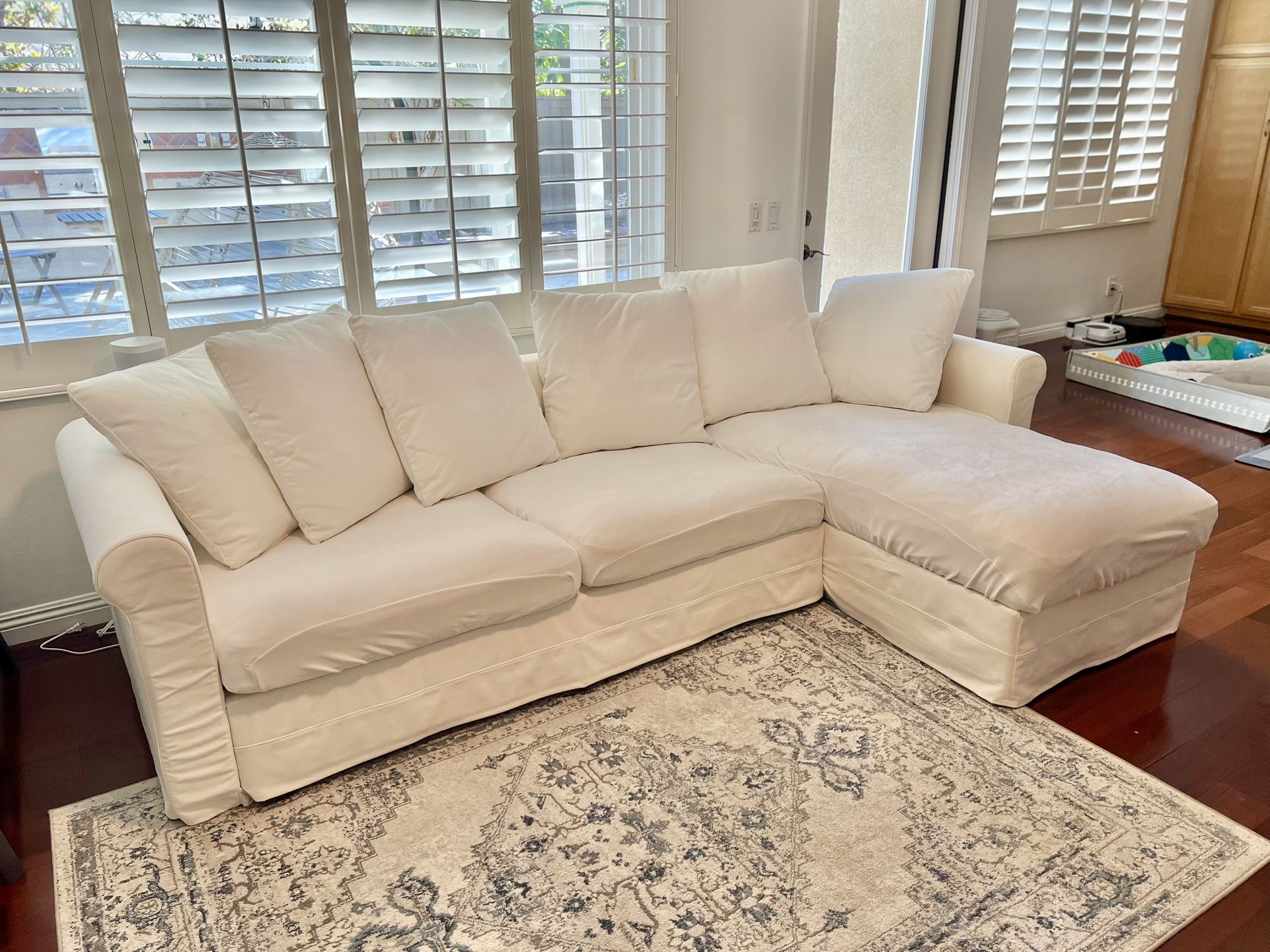 White Harlanda Sleeper Sofa (Queen)