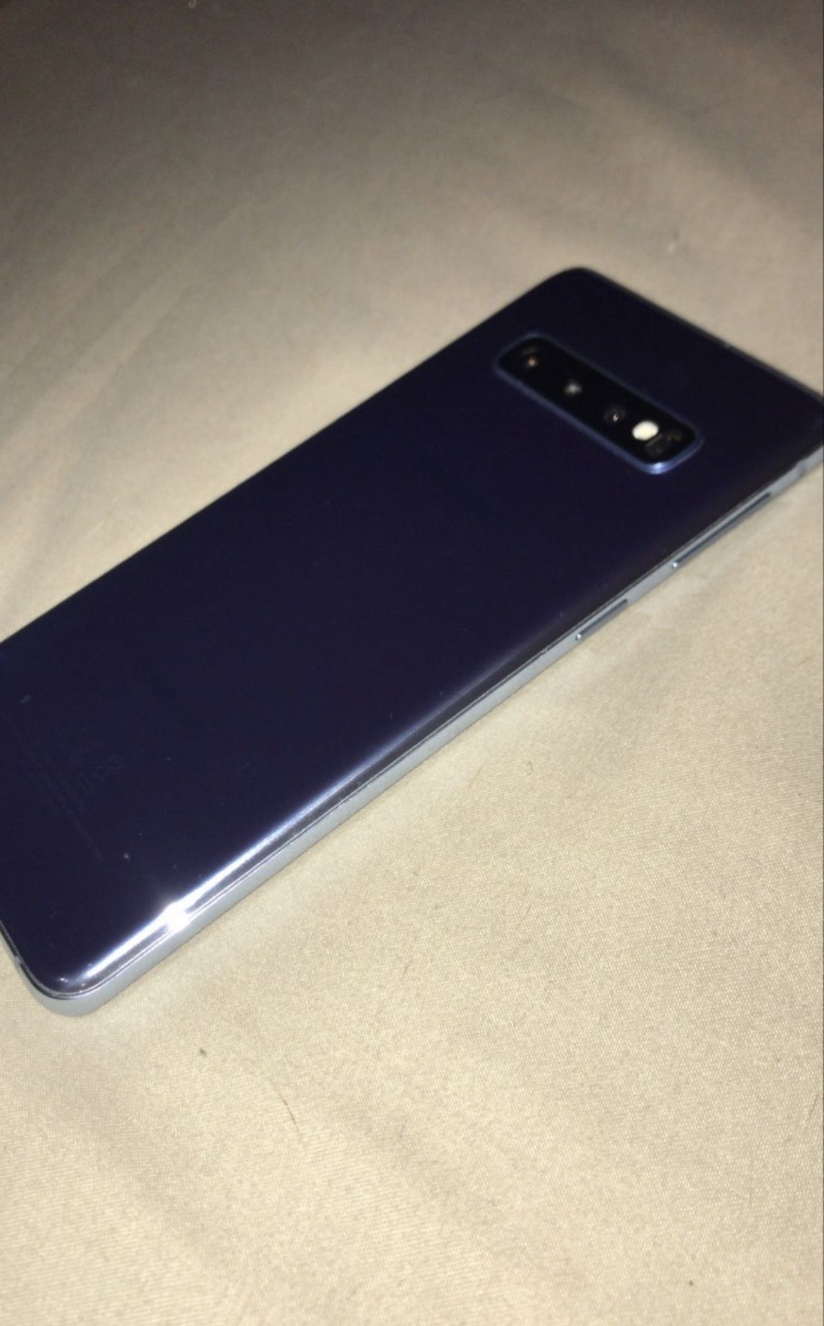 Samsung Galaxy S10 (FACTORY UNLOCKED)