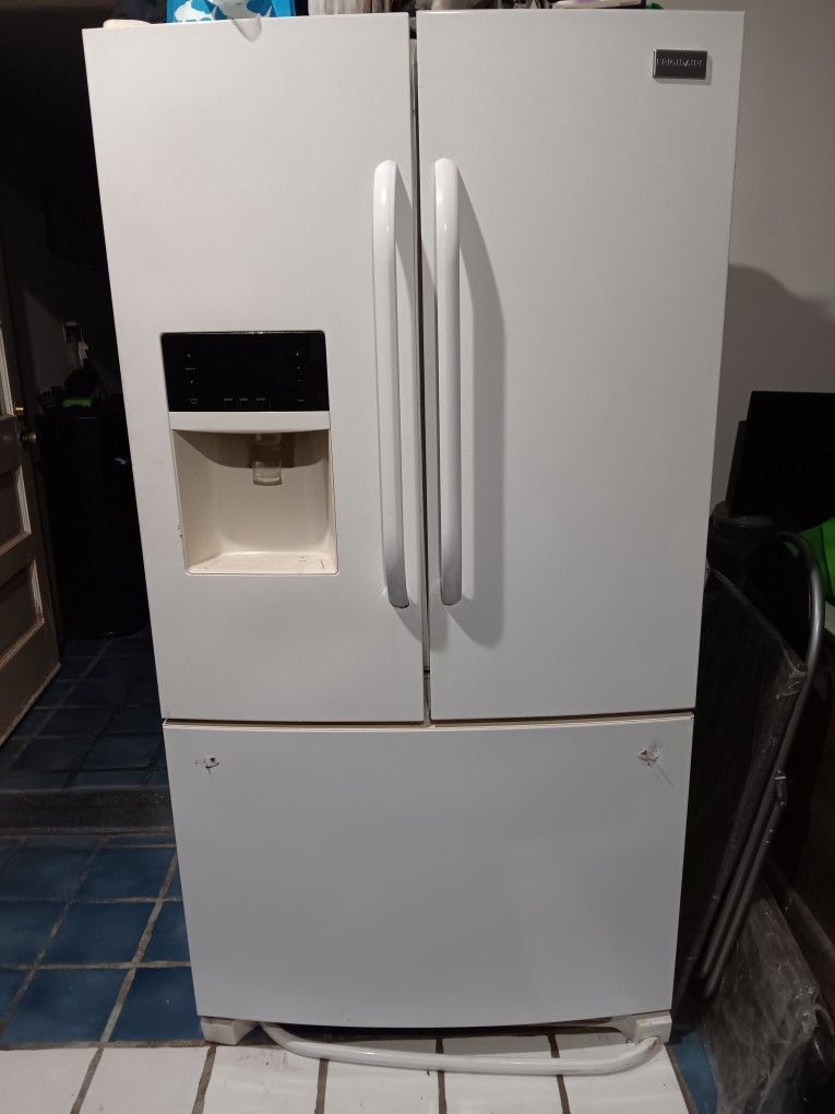 FFHB2740PP8A Frigidaire Refrigerator (Does Not Work)
