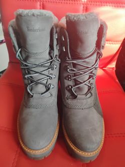 Timberland boots never worn. Stain on one side