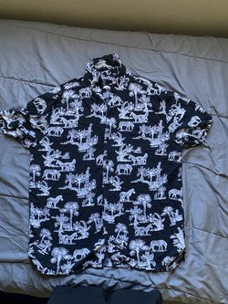 T-shirt - Small - barely used - meet at safe public place