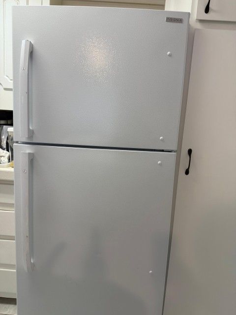 Insignia Refrigerator