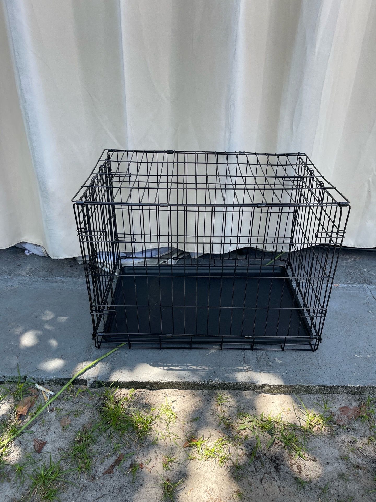 Dog Crate 30”W x 19”D x 21”H Used Condition $35 Firm On Price