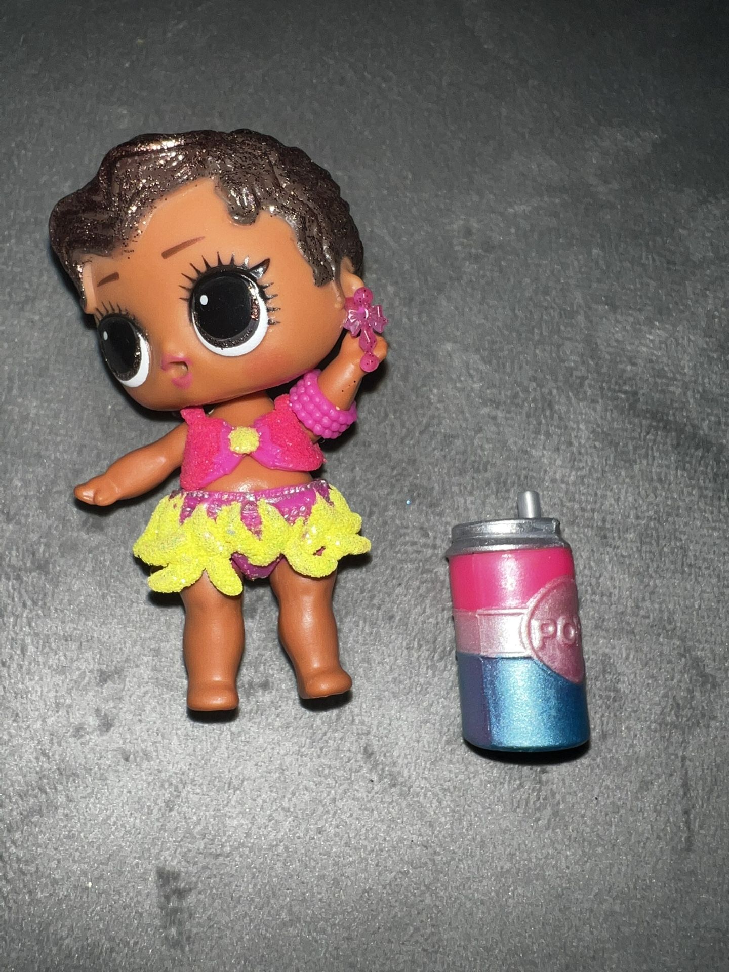 Revue LOL Surprise Dance Channel 8 Doll And Cup Lot