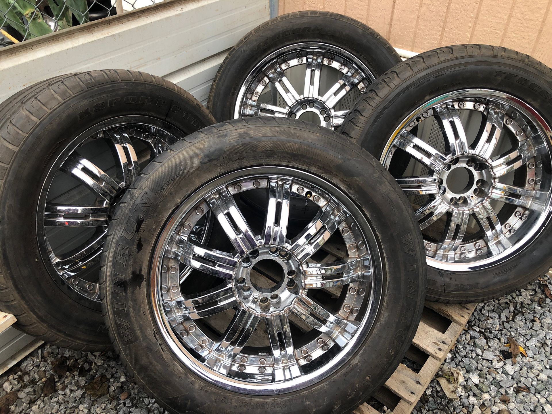 Set rims 20” whit cups $ 160 only wheels