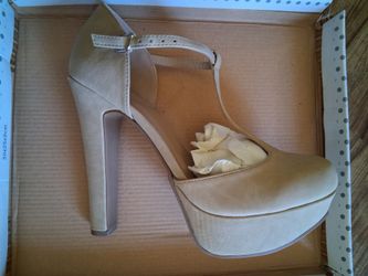 Woman high heels size 9 new