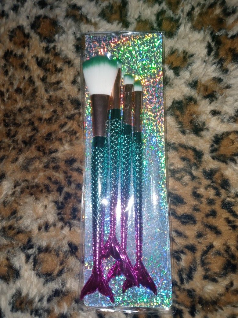 New 4 Piece Mermaid Makeup Brushes
