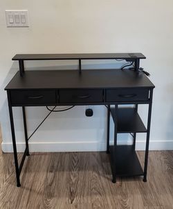 Black Desk