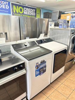 LG 5.5 cu. ft. SMART Top Load Washer and Gas Dryer 7.3 Cu ft