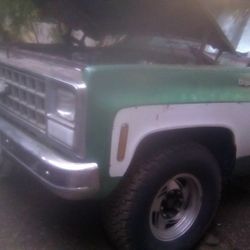1980 Chevrolet C-30 Camper Special 1 ton Truck-green/white