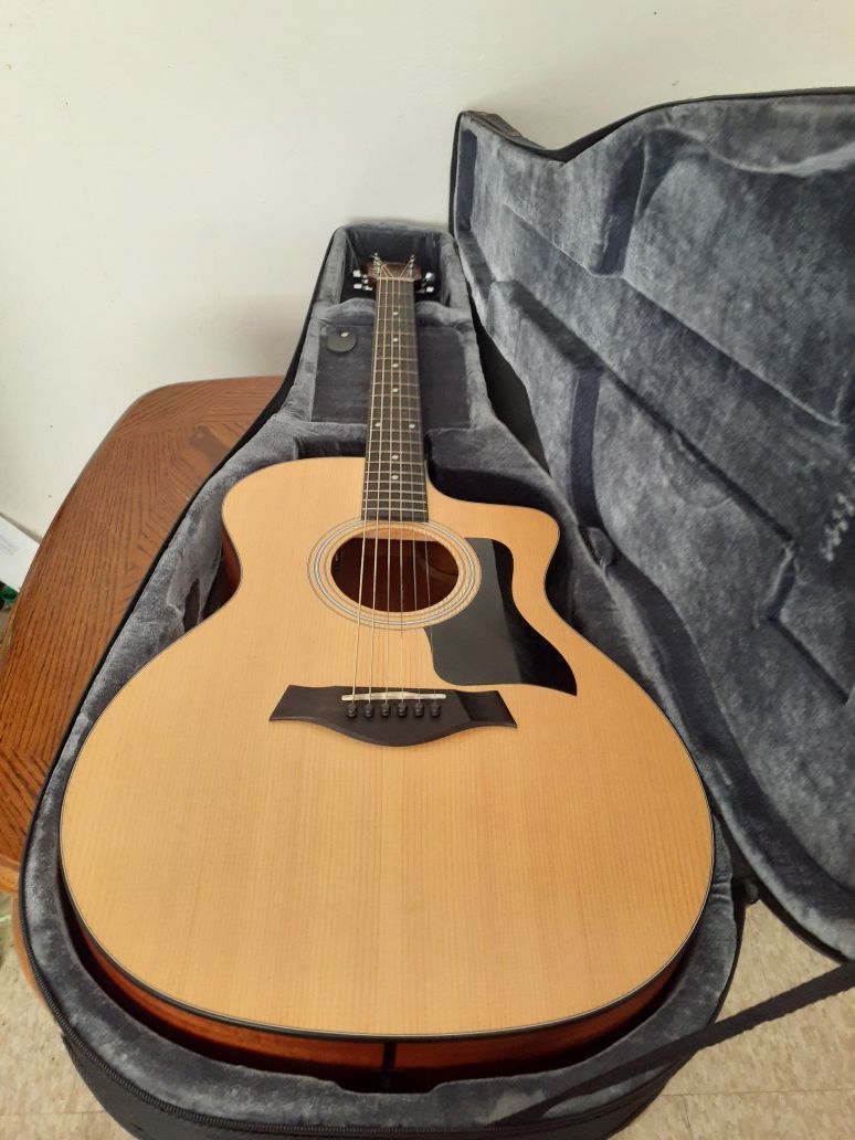 Taylor 114ce 6 strings guitar