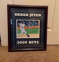 Derek Jeter Framed Picture (NEED GONE TODAY)