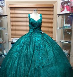 NWT FLORAL GLITTER EMERALD GREEN QUINCEANERA DRESS