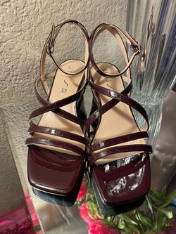 New Women’s Sandals shoes size 9