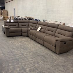 Fletcher 6 Pc Manual Recliner Sectional (Defects)