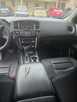 2019 nissan pathfinder sv