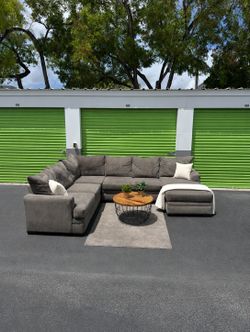 Sectional Couch Sofa - Rooms To Go - Gray - 3 Piece