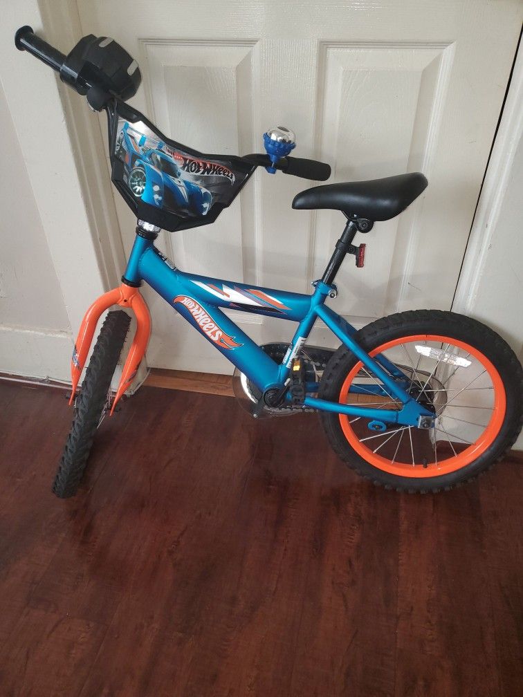 Dynacraft 16" Hot Wheels Boy's Bike, Blue