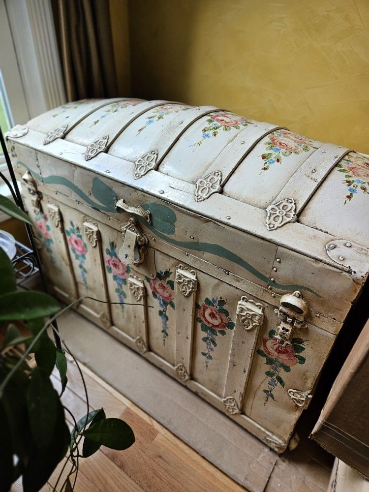 Vintage Floral Chest/Trunk