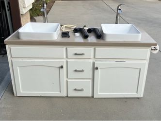Bathroom vanity