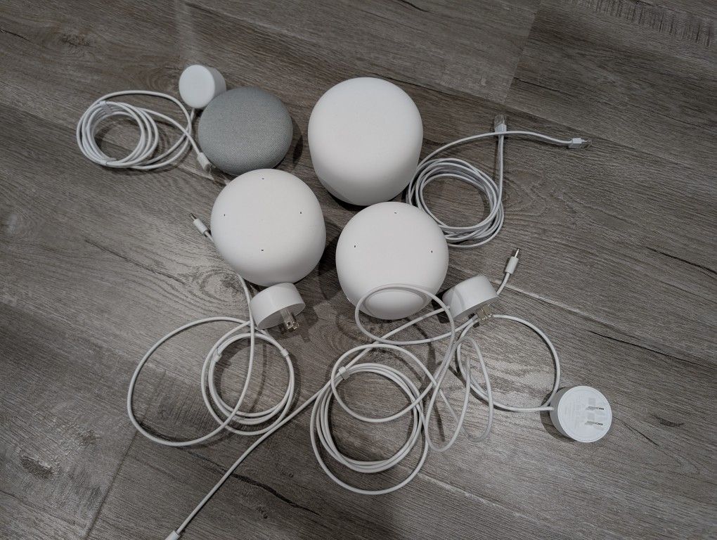 Google Nest WiFi 3 Pack + Google Mini Speaker