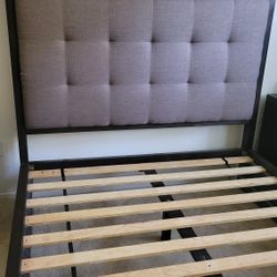 Oxford Bedroom Set – Queen Bed, Dresser, and Nightstands (Great for Restoration)