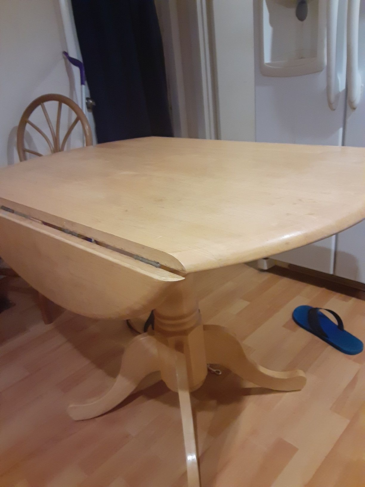 Drop leaf kitchen table