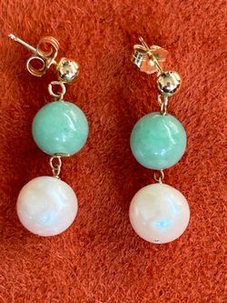 14K gold With Green Jade & White Pearl Dangle Earrings.