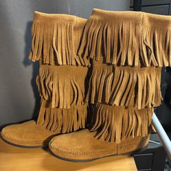 Size 7 Minnetonka 3 Tier Fringe Boots 