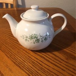Teapot Correll ware￼
