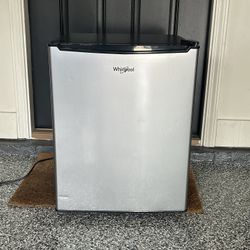 Nice Whirlpool Mini Fridge 