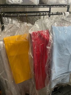 98 x Polyester TableCloths (Assorted colors)